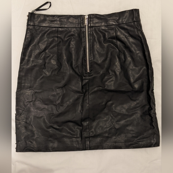 Faux leather skirt - Picture 3 of 4